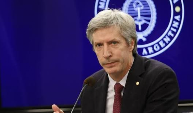 ¿Dónde están los 4 billones? La insólita respuesta de Bausili ante la falta de dinero. Santiago Bausili, presidente del Banco Central, responde sobre la desaparición de fondos del Tesoro.