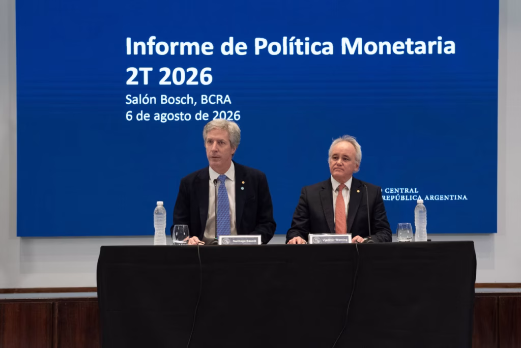 Sin rescate para deudores: el Gobierno endurece su postura ante los morosos. Santiago Bausili, presidente del Banco Central, en conferencia sobre economía.