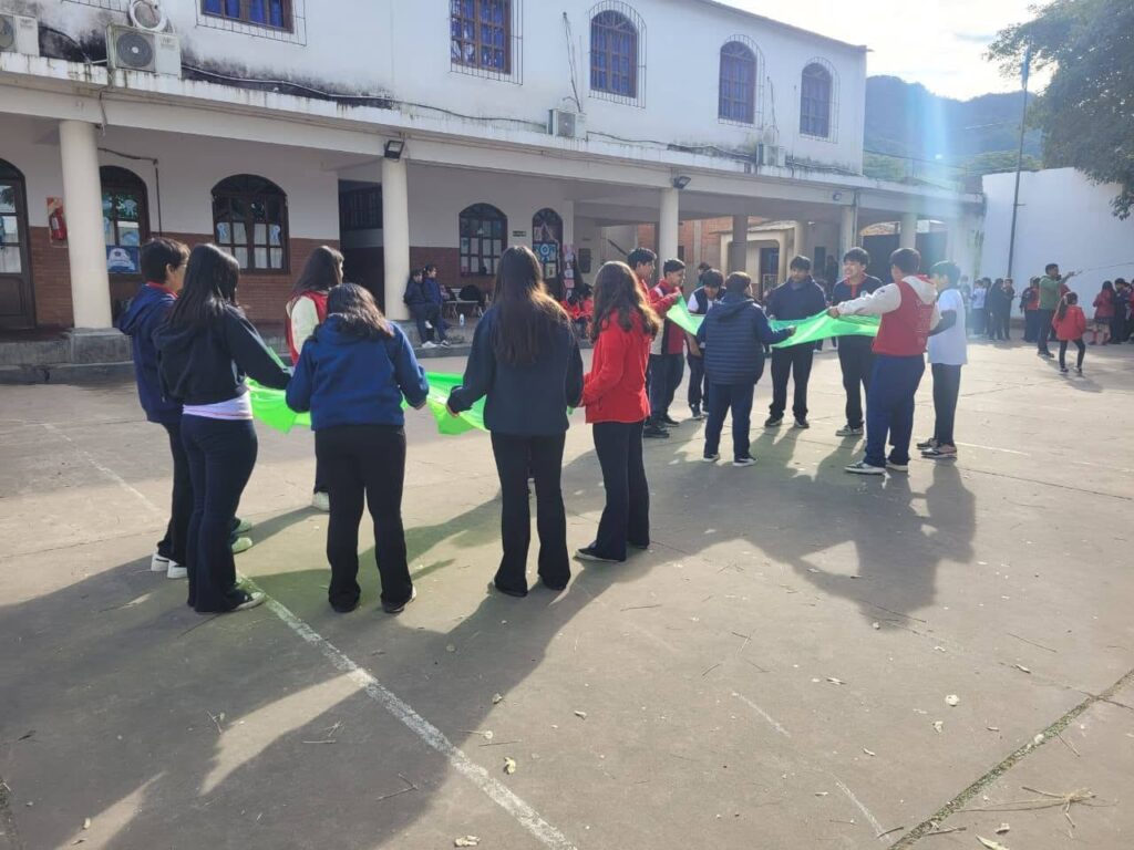 Salvador Mazza: Alumno armado ingresó a escuela primaria y fue detenido por la policía Fotografía del interior del establecimiento obtenida del sitio de Facebook del establecimiento