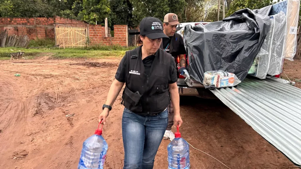 Operativo de asistencia a familias afectadas por las lluvias en Tartagal