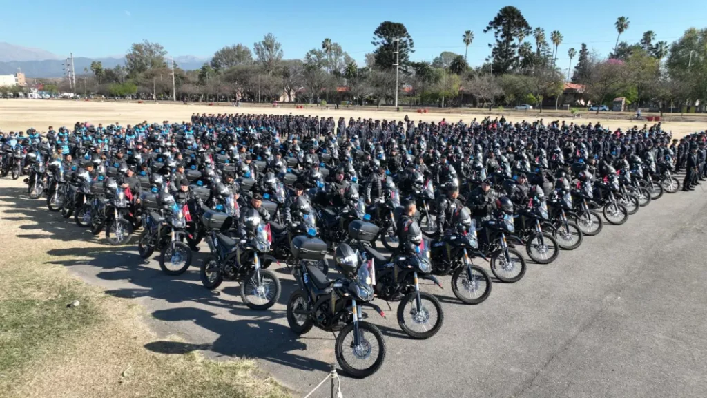 Entrega de nuevos móviles y patrulleros para la Policía de Salta