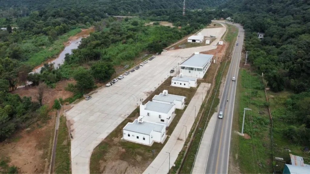 El miércoles inauguran el nuevo puesto de control fronterizo Vista aérea del nuevo puesto de control fronterizo inaugurado en Salvador Mazza