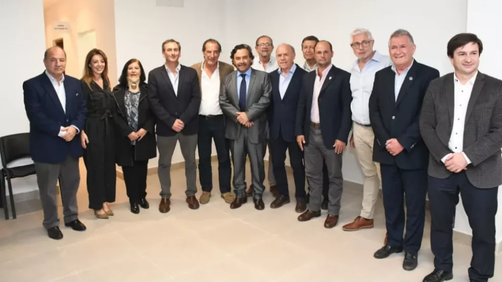 Sáenz pidió que las obras de los ramales C-14 y C-15 sean obligatorias en la licitación del Belgrano Cargas Gustavo Sáenz durante una reunión vinculada con el reclamo por las obras de los ramales C-14 y C-15 del Belgrano Cargas.