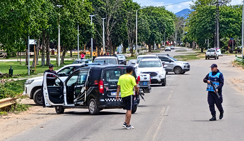 Operativo policial de seguridad y control en vía pública de Tartagal tras anuncio de nuevos protocolos