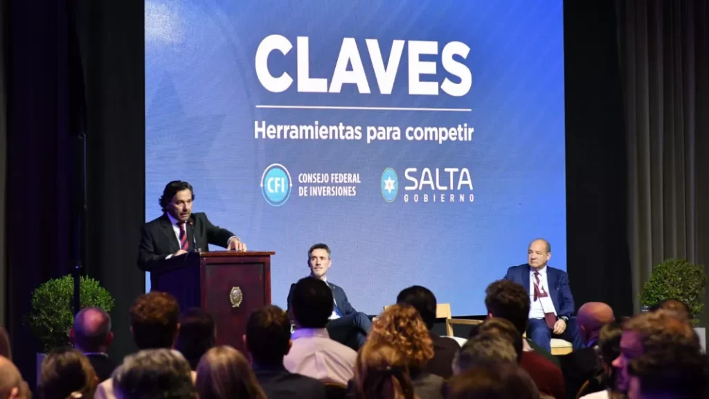 Gustavo Sáenz e Ignacio Lamothe durante la firma de convenios entre Salta y el CFI.